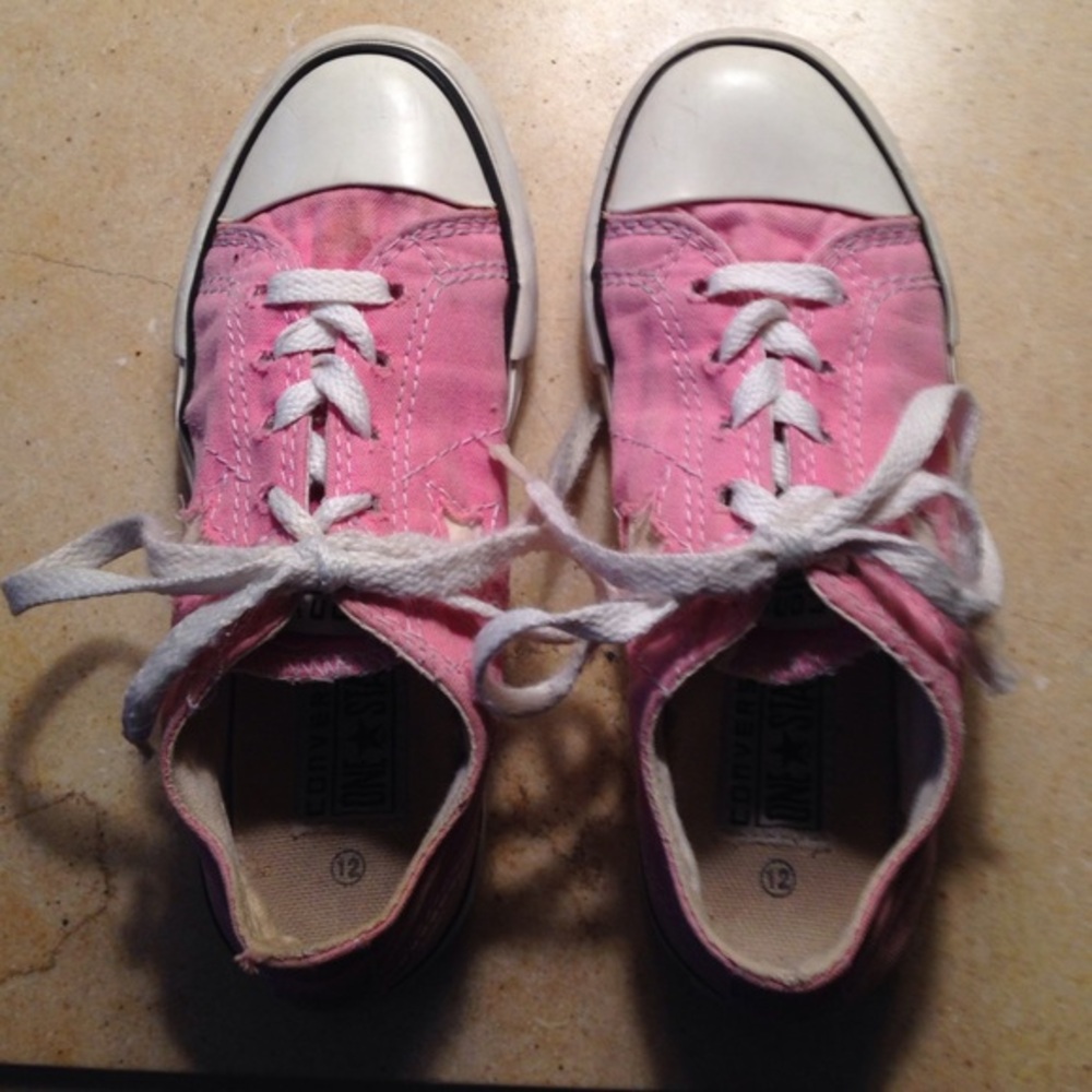 Girl's converse pink sneakers